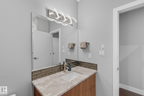 7520 173 Avenue, Edmonton, AB - Indoor Photo Showing Bathroom