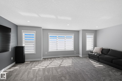 7520 173 Avenue, Edmonton, AB - Indoor Photo Showing Living Room