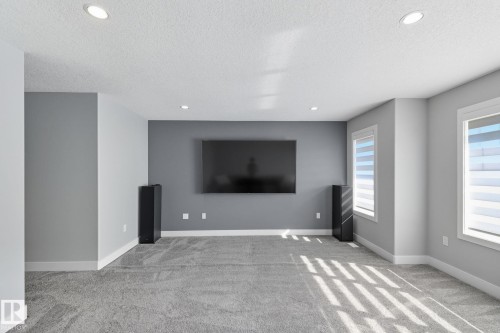 7520 173 Avenue, Edmonton, AB - Indoor Photo Showing Living Room
