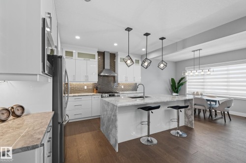 7520 173 Avenue, Edmonton, AB - Indoor Photo Showing Kitchen With Upgraded Kitchen