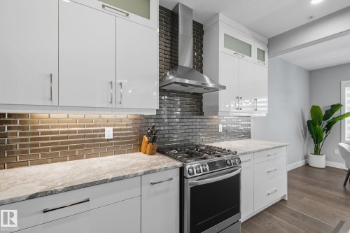 7520 173 Avenue, Edmonton, AB - Indoor Photo Showing Kitchen With Upgraded Kitchen