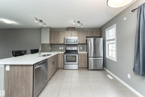 60 9151 Shaw Way, Edmonton, AB - Indoor Photo Showing Kitchen With Stainless Steel Kitchen