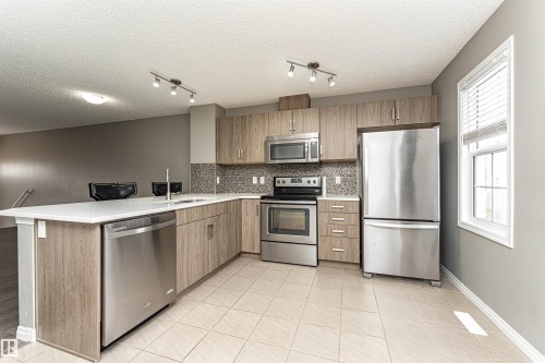 60 9151 Shaw Way, Edmonton, AB - Indoor Photo Showing Kitchen With Stainless Steel Kitchen