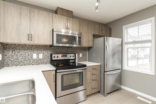 60 9151 Shaw Way, Edmonton, AB - Indoor Photo Showing Kitchen With Stainless Steel Kitchen With Upgraded Kitchen