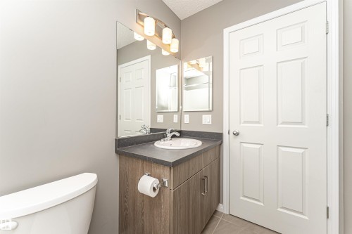 60 9151 Shaw Way, Edmonton, AB - Indoor Photo Showing Bathroom