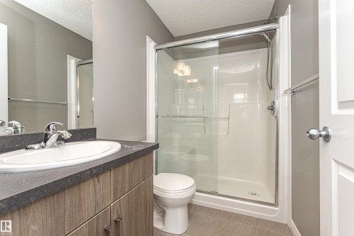 60 9151 Shaw Way, Edmonton, AB - Indoor Photo Showing Bathroom