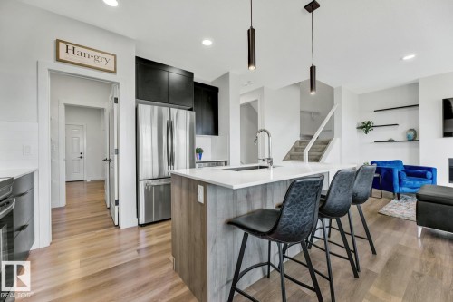 5 Elwyck Gate, Spruce Grove, AB - Indoor Photo Showing Kitchen With Stainless Steel Kitchen With Upgraded Kitchen