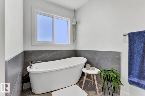 5 Elwyck Gate, Spruce Grove, AB - Indoor Photo Showing Bathroom