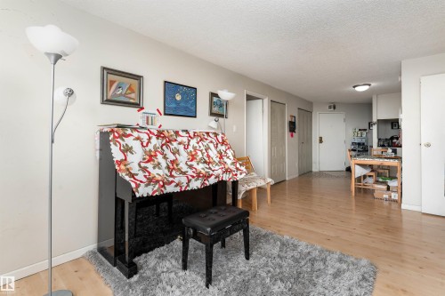 1302 10149 Saskatchewan Drive, Edmonton, AB - Indoor