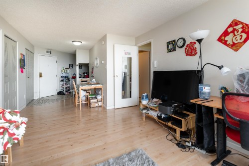 1302 10149 Saskatchewan Drive, Edmonton, AB - Indoor