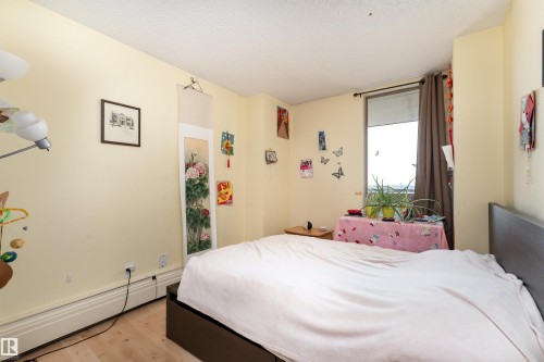 1302 10149 Saskatchewan Drive, Edmonton, AB - Indoor Photo Showing Bedroom