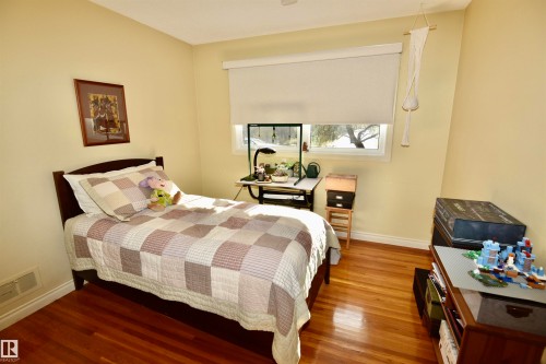 13910 101A Avenue, Edmonton, AB - Indoor Photo Showing Bedroom