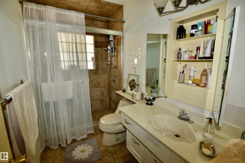 13910 101A Avenue, Edmonton, AB - Indoor Photo Showing Bathroom