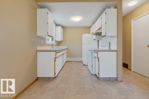 5418 144B Avenue, Edmonton, AB - Indoor Photo Showing Kitchen