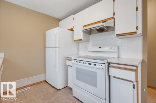 5418 144B Avenue, Edmonton, AB - Indoor Photo Showing Kitchen
