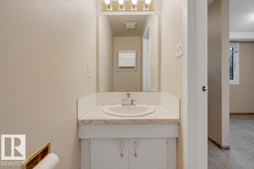 5418 144B Avenue, Edmonton, AB - Indoor Photo Showing Bathroom