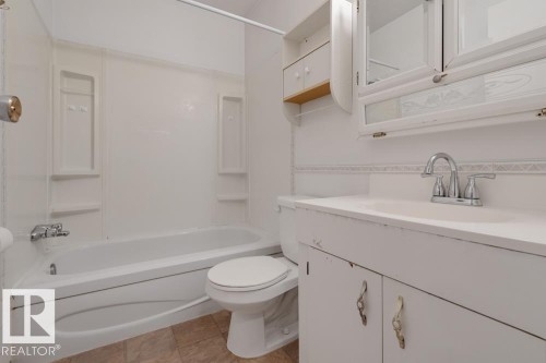 5418 144B Avenue, Edmonton, AB - Indoor Photo Showing Bathroom