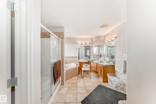 1525 Haswell Close, Edmonton, AB - Indoor Photo Showing Bathroom