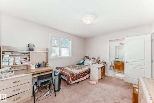 1525 Haswell Close, Edmonton, AB - Indoor Photo Showing Bedroom