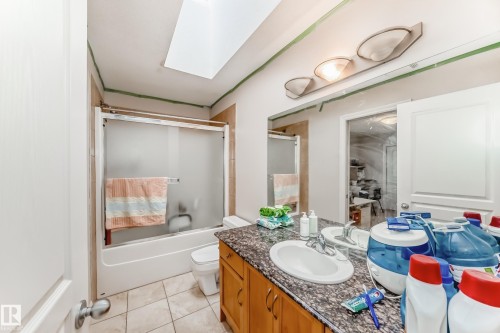1525 Haswell Close, Edmonton, AB - Indoor Photo Showing Bathroom
