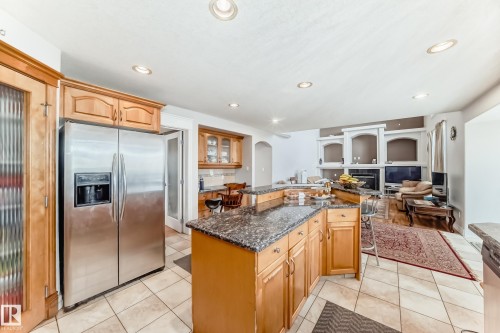 1525 Haswell Close, Edmonton, AB - Indoor Photo Showing Kitchen