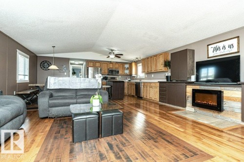 320 Maple Wood Drive, Edmonton, AB - Indoor Photo Showing Living Room