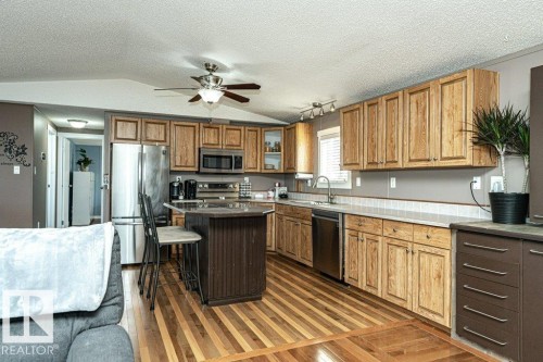 320 Maple Wood Drive, Edmonton, AB - Indoor Photo Showing Kitchen