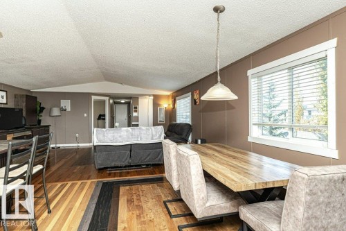 320 Maple Wood Drive, Edmonton, AB - Indoor