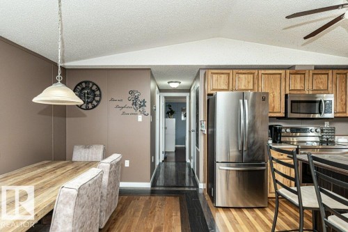 320 Maple Wood Drive, Edmonton, AB - Indoor Photo Showing Kitchen With Stainless Steel Kitchen