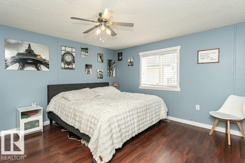 320 Maple Wood Drive, Edmonton, AB - Indoor Photo Showing Bedroom