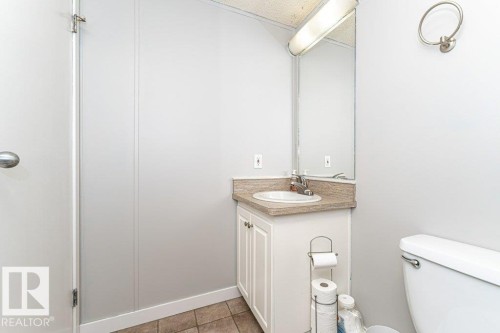 320 Maple Wood Drive, Edmonton, AB - Indoor Photo Showing Bathroom