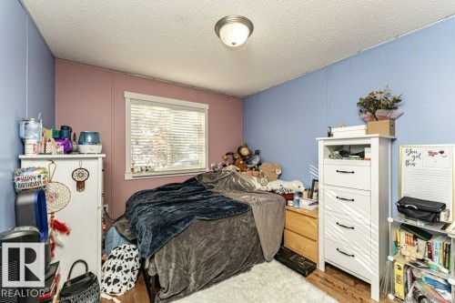 320 Maple Wood Drive, Edmonton, AB - Indoor Photo Showing Bedroom