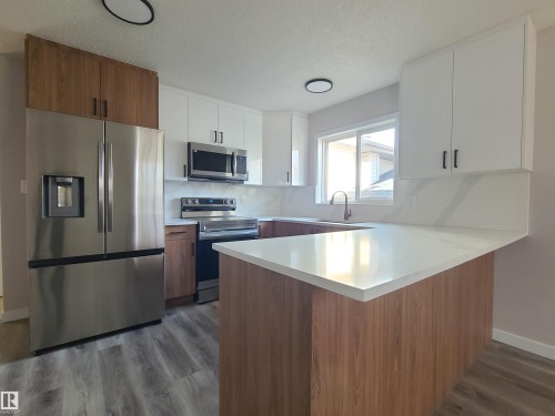 16924 95 Street, Edmonton, AB - Indoor Photo Showing Kitchen