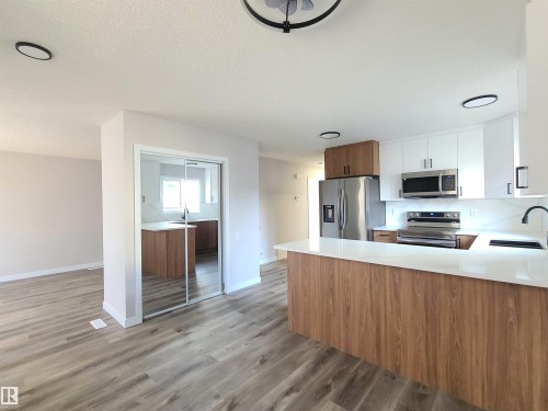16924 95 Street, Edmonton, AB - Indoor Photo Showing Kitchen