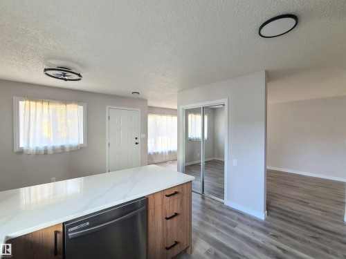 16924 95 Street, Edmonton, AB - Indoor Photo Showing Kitchen