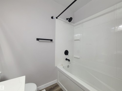 16924 95 Street, Edmonton, AB - Indoor Photo Showing Bathroom