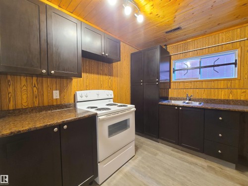 16924 95 Street, Edmonton, AB - Indoor Photo Showing Kitchen With Double Sink