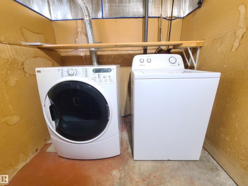 16924 95 Street, Edmonton, AB - Indoor Photo Showing Laundry Room