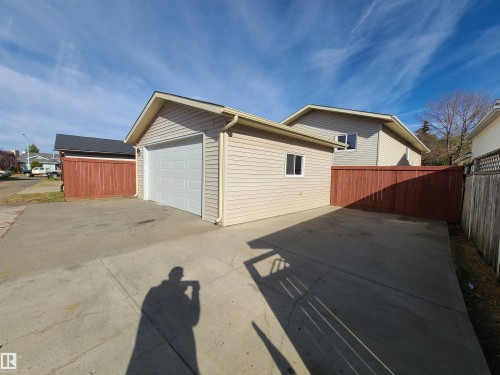 16924 95 Street, Edmonton, AB - Outdoor With Exterior