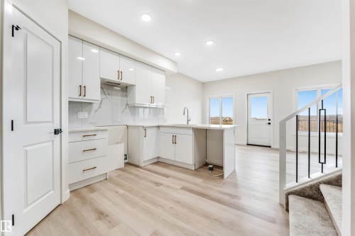 139 Pierwyck Loop, Spruce Grove, AB - Indoor Photo Showing Kitchen With Upgraded Kitchen