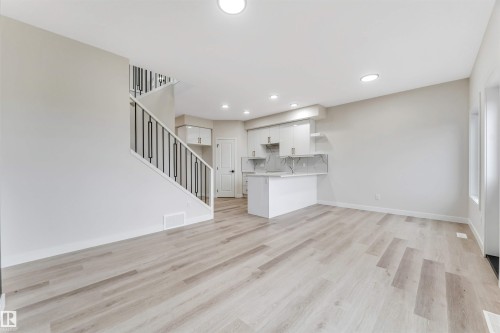 139 Pierwyck Loop, Spruce Grove, AB - Indoor Photo Showing Kitchen