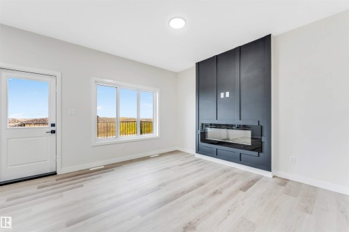 139 Pierwyck Loop, Spruce Grove, AB - Indoor Photo Showing Living Room With Fireplace