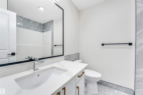 139 Pierwyck Loop, Spruce Grove, AB - Indoor Photo Showing Bathroom