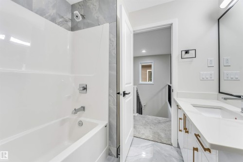 139 Pierwyck Loop, Spruce Grove, AB - Indoor Photo Showing Bathroom