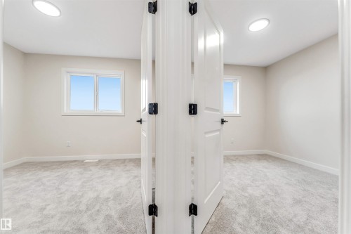 139 Pierwyck Loop, Spruce Grove, AB - Indoor Photo Showing Other Room