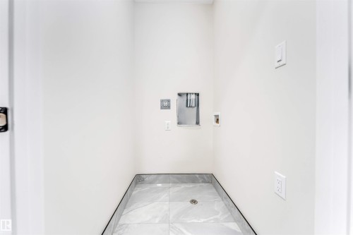 139 Pierwyck Loop, Spruce Grove, AB - Indoor Photo Showing Other Room