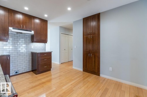 935 Youville Drive W, Edmonton, AB - Indoor