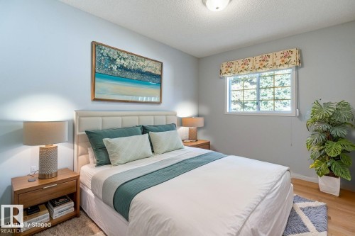 935 Youville Drive W, Edmonton, AB - Indoor Photo Showing Bedroom