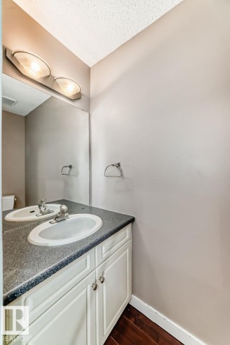 9968 178 Avenue, Edmonton, AB - Indoor Photo Showing Bathroom