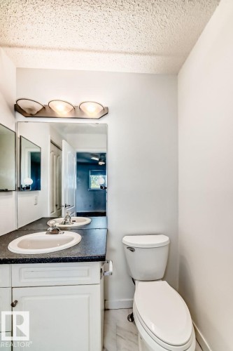 9968 178 Avenue, Edmonton, AB - Indoor Photo Showing Bathroom